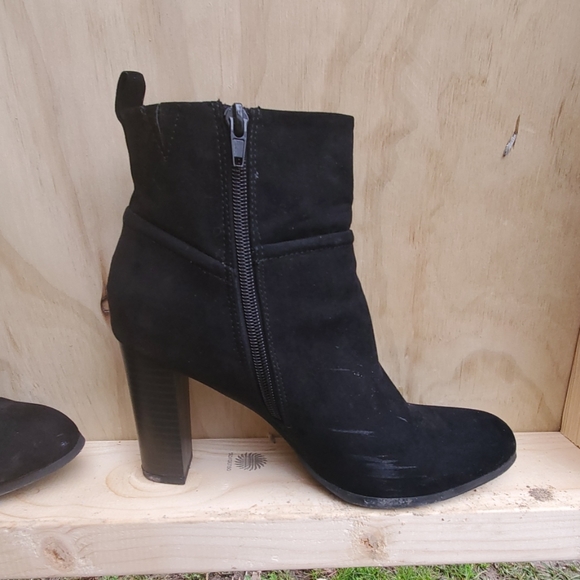 RELISTED Black high heeled booties - Picture 4 of 5